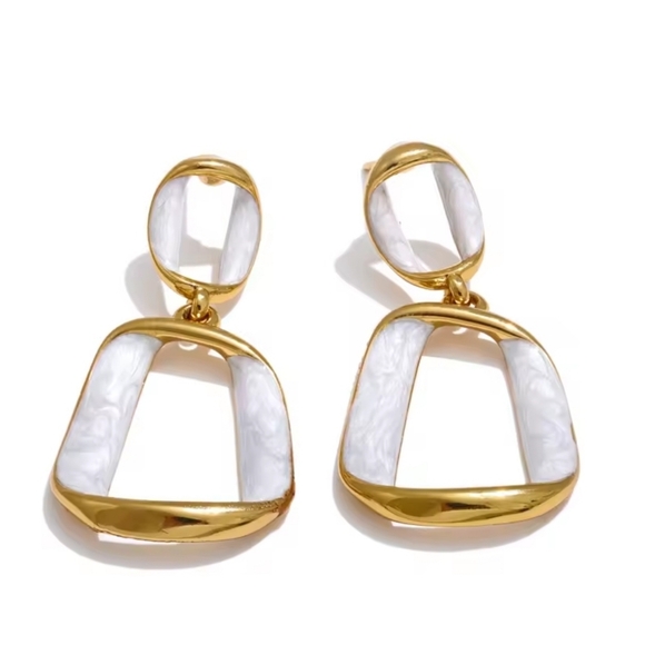 Elegant Gold and White Earrings - Picture 5 of 7